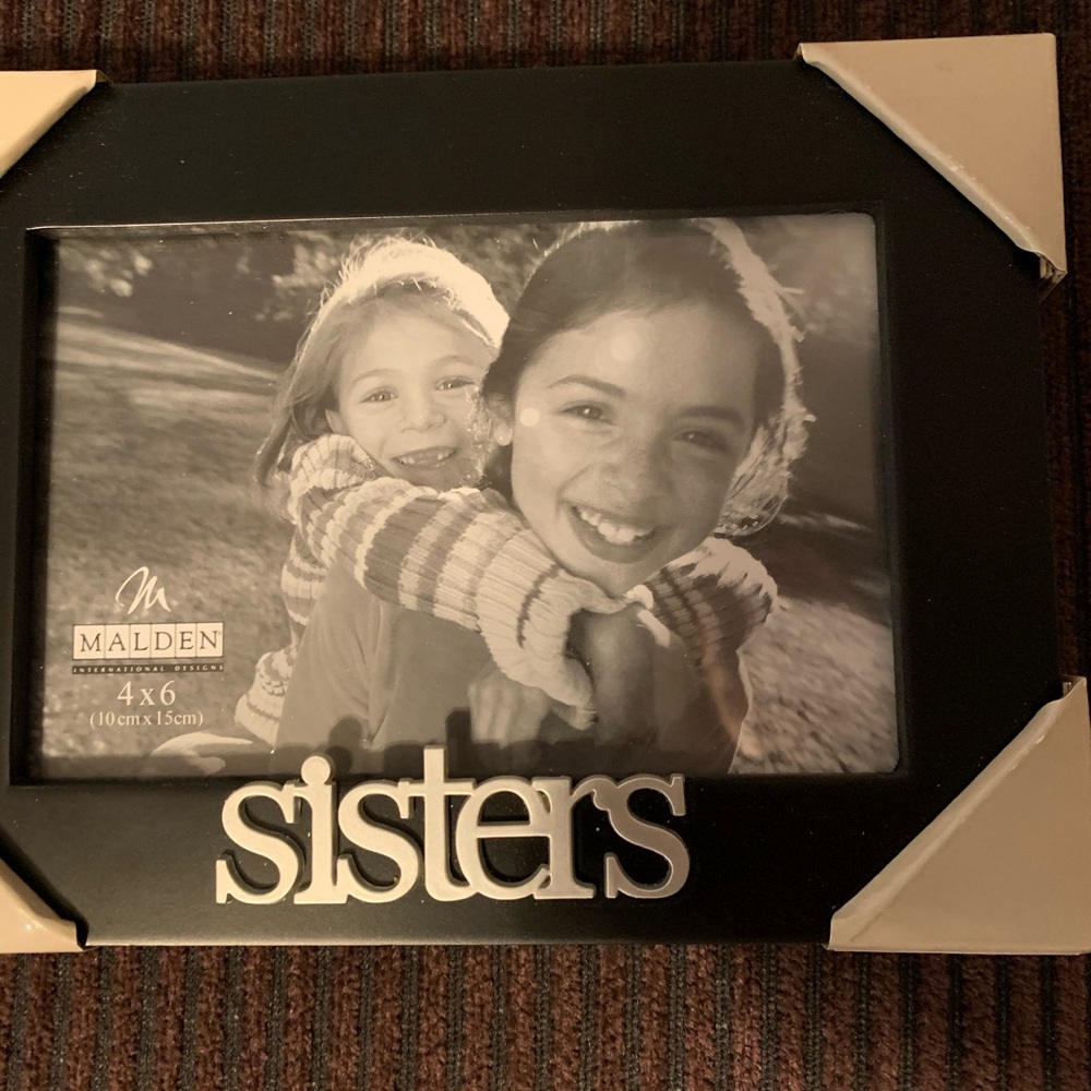 🎉host pick 🎉 New 4x6 picture frame. Sisters